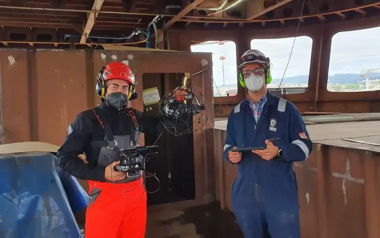 Vuelo de certificación sobre las cubiertas de un buque en construcción