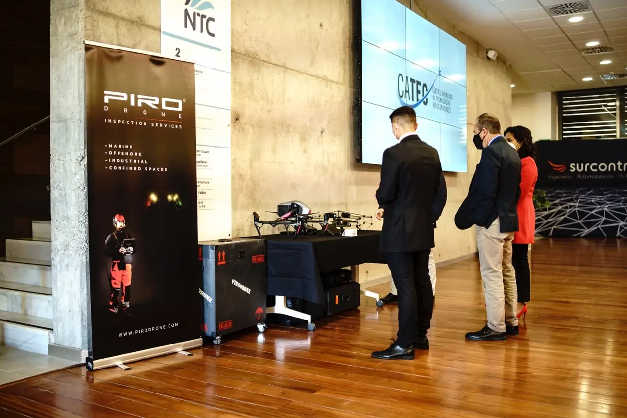 Aeronaves de inspección de Pirodrone expuestas en las jornadas de Cádiz